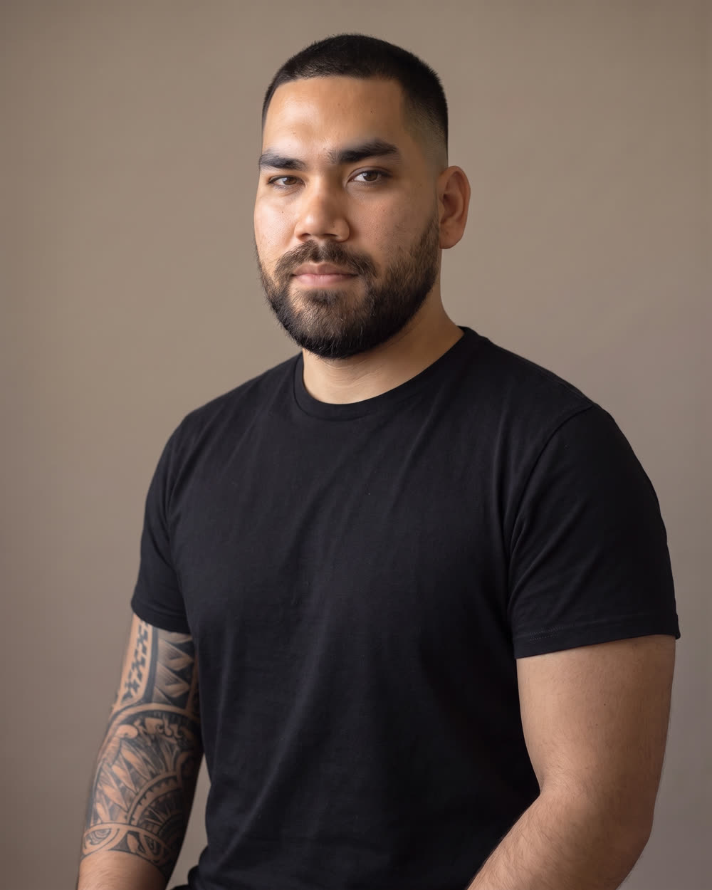 Joé Tetohu, second portrait, le regard plus sérieux